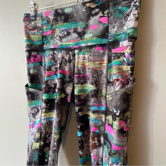 Lululemon Fast and Free High Rise Crops size 2 - Picture 3 of 7